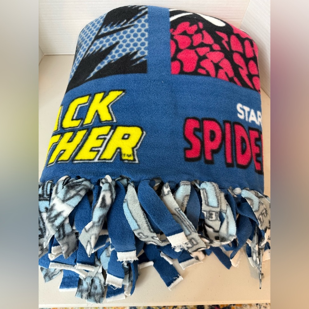 Kids Marvel Heroes Fleece Blanket 63x53in - Picture 4 of 13
